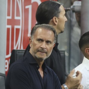 世界杯高清观看入口-迪马：米兰老板卡迪纳莱今日探班球队，与球员、阿莱格里见面拥抱